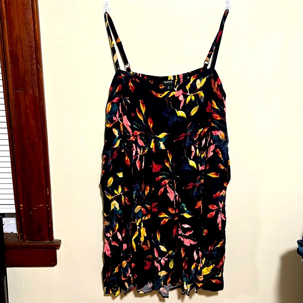 Black floral short dress with pockets